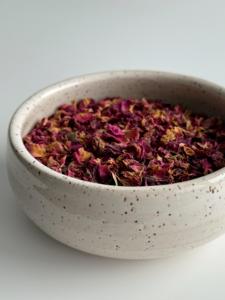 Pétales de rose séchés, ingrédient naturel pour tisanes florales, en vrac, pour infusion et décoration - Product Image 2
