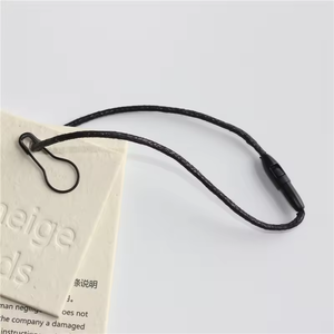 Etiqueta colgante reciclada <span class=keywords><strong>de</strong></span> cartón mate <span class=keywords><strong>de</strong></span> alta calidad, etiqueta <span class=keywords><strong>de</strong></span> papel para ropa con logotipo personalizado, diseño en relieve, función impermeable para ropa - Product Image 2