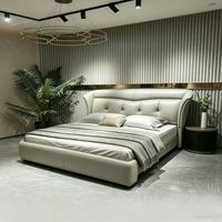 Suite de meubles de chambre à coucher élégante et minimaliste avec sommier en tissu doux au toucher et tables de chevet assorties