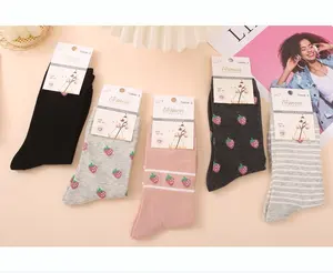 Oemen meias criativas com logotipo personalizado, meias femininas de algodão de alta qualidade com tubo longo e morangos, meias engraçadas fofas para mulheres, novidade da moda