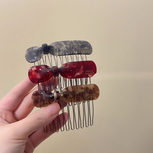 Peine para el Cabello con Diseño de Lazo, Mini Cepillo Decorativo de Plástico y Acetato para Uso Diario con Función de Masaje Capilar - Product Image 1