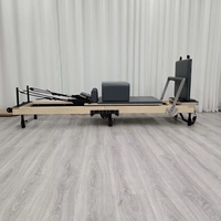 Mesin Pilates Reformer Kayu Maple dengan Desain Lipat yang Dapat Disesuaikan Alat Profesional Hemat Ruang untuk Rumah Studio
