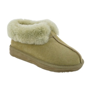 Bottes d'hiver en fausse fourrure pour femmes Uggs en peluche antidérapants pour femmes semelles à plateforme pour chauffe-coton - Product Image 1