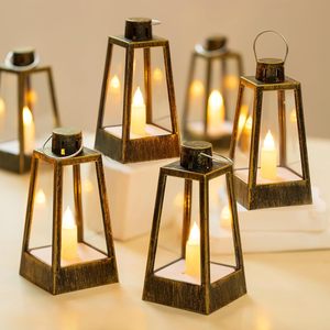 Mini lanterne décorative, petites lanternes à bougies dorées avec <span class=keywords><strong>bougie</strong></span> LED vacillante pour <span class=keywords><strong>la</strong></span> décoration <span class=keywords><strong>de</strong></span> table <span class=keywords><strong>de</strong></span> mariage, Noël, piles incluses - Product Image 1