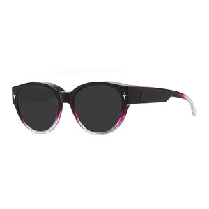 Gafas de sol polarizadas de moda unisex con montura negra, lentes de PC con protección UV400, tipo 3, para hombres y mujeres - Product Image 3
