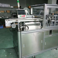 Machine d'emballage automatique de blocs de toilette avec structure compacte pour usage industriel