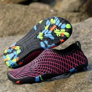 Scarpe da spiaggia di alta qualità professionale Quick Dry elastico leggero traspirante a piedi nudi Aqua Diving scarpe da acqua per donna uomo