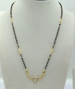 Collar Mangalsutra Tradicional Dorado con Cuentas Negras y Colgante de Diamante Redondo para Mujeres Casadas - Product Image 2