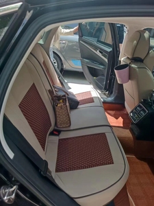 Fundas de Asiento de Coche Deportivas, Ecológicas y Protectoras para las Cuatro Estaciones, Tamaño Universal para Cinco Asientos, Transpirables, de Cuero y Seda de Hielo - Product Image 6