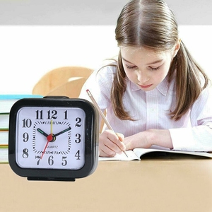 Prix <span class=keywords><strong>pas</strong></span> <span class=keywords><strong>cher</strong></span> Réveil Mini Carré <span class=keywords><strong>Chevet</strong></span> Silencieux Balayage Étudiant Réveil Non Ticking Bruit LED Snooze Lumière Décor - Product Image 1