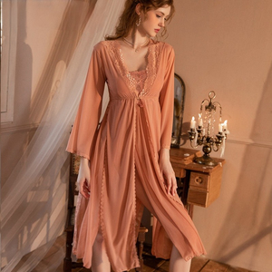Conjunto de Bata Larga de Satén para Mujer con Tirantes Finos y Espalda Descubierta - Product Image 1