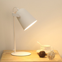 Lampe de table multicolore E27 Macaroon au design moderne Lumières décoratives d'intérieur pour la maison et l'hôtel Abat-jour en métal Éclairage de lecture simple
