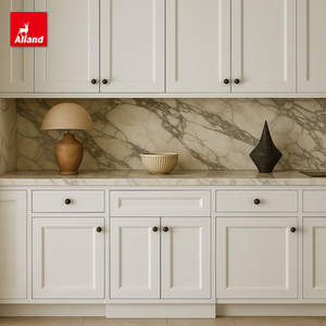 Gabinetes de <span class=keywords><strong>Cocina</strong></span> Dobles Estilo Shaker de <span class=keywords><strong>Madera</strong></span> Maciza con Acabado Pintado en Color Crema Francés, con <span class=keywords><strong>Encimera</strong></span> Integrada de Mármol Natural - Product Image 1