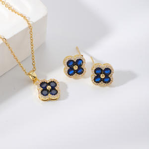 Set Perhiasan Berlapis Emas 18k dengan Empat Daun Semanggi, Kalung dan Anting Zirkonia Kubik, Perak Tembaga, Perhiasan Fashion Berkualitas untuk Wanita - Product Image 6