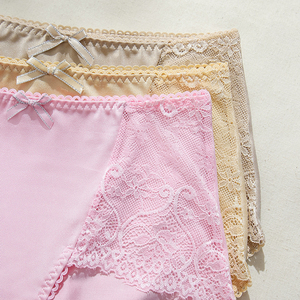 سراويل داخلية نسائية عالية الجودة من البوليستر بخصر متوسط، ملابس داخلية مريحة ومضادة للبكتيريا مع زخارف دانتيل - Product Image 6