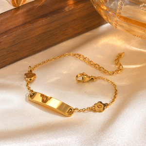 Braccialetti Personalizzati con LOGO all'Ingrosso, Barra Curva a Forma di Fiore Incidibile, Braccialetti in Acciaio Inossidabile Impermeabili per Donne - Product Image 4