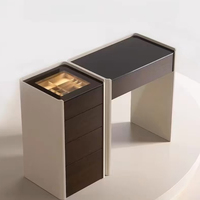 Bureau de maquillage minimaliste avec plateau en verre, coiffeuses modernes de luxe en placage de bois fumé pour l'intérieur de villa
