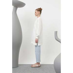 Tunique élégante écru pour femme avec détails en pierres adhésives sur le devant, confortable et stylée pour tous les jours et les occasions spéciales - Product Image 4