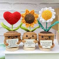 Pendentif en laine au crochet Tournesol Émotion Positive, tricoté à la main, avec expression amusante, bijou artisanal pour Noël et la remise des diplômes