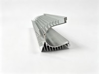 Plaque de refroidissement liquide personnalisée HengDong pour onduleur photovoltaïque avec dissipateur thermique à tubes en cuivre intégrés, de Guangdong, pour la gestion thermique des alimentations électriques
