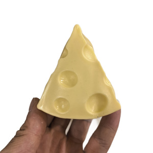 Jouet anti-stress élastique en caoutchouc souple TPR/PU, modèle alimentaire réaliste en forme de triangle de fromage, personnalisable avec logo – Vente chaude - Product Image 5