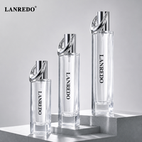 Botol Parfum Mini Gantungan Kunci Kaca Kosong 10ml 20ml 30ml Persegi dengan Tutup Logam, Logo Dapat Disesuaikan, Barang Dekoratif