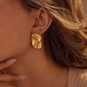 Boucles d'oreilles en acier inoxydable plaqué or 18 carats carré en métal à la mode - Product Image 1