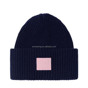 Gorro de invierno unisex 100% acrílico al por mayor, gorro personalizado con estampados de animales y letras, gorro de punto grueso con puño, diseño de calavera. - Product Image 2