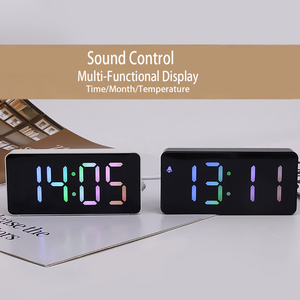 Reloj Despertador Digital LED RGB con Calendario, Temperatura y Activación por Voz, Moderno Reloj Electrónico de Mesa para Hogar y Hoteles - Product Image 1