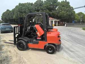 Chariot élévateur diesel Toyota FD30 d'occasion de 3 tonnes - Bon état, moteur et roulements testés, vendu par la marque japonaise d'origine - Product Image 2