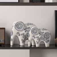 Figurine d'éléphant en céramique de porcelaine bleue et blanche, artisanat de style chinois, décoration moderne pour la maison, ornement artistique