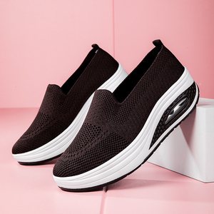 <span class=keywords><strong>Sneakers</strong></span> da corsa atletiche da <span class=keywords><strong>donna</strong></span> 2023 scarpe sportive sportive da esterno con suola morbida e spessa per scarpe da ginnastica piatte in tinta unita per la primavera estiva - Product Image 5