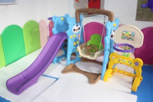 Juego de Tobogán Infantil para Interiores con Escalera Segura, Construcción de Plástico Resistente, Colores Brillantes para la Diversión de los Niños Pequeños - Product Image 2