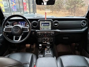 โตโยต้ามือสองสภาพดีเยี่ยม ปี 2022 รุ่น Jeep Gladiator 3.6L Launch Edition สีเขียว พวงมาลัยซ้าย - Product Image 6