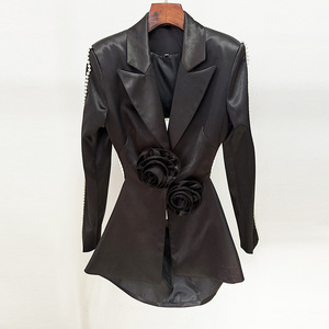 <span class=keywords><strong>Abbigliamento</strong></span> Femminile all'Ingrosso, Elegante Blazer Bianco in Raso con Fiori 3D, Pantaloni a Zampa con Perle e Perline, Completo di Lusso per Donne - Product Image 4