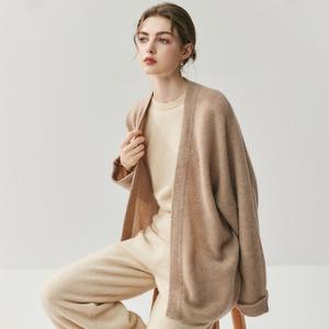 Cardigan da <span class=keywords><strong>donna</strong></span> di lusso realizzato in Cashmere all'ingrosso Cardigan in <span class=keywords><strong>lana</strong></span> Cashmere taglia unica scialle Casual da <span class=keywords><strong>donna</strong></span> <span class=keywords><strong>maglieria</strong></span> sbottonata - Product Image 4