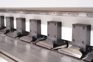 Machine de découpe CNC à rainurage en <span class=keywords><strong>V</strong></span> de 10 kW à haute précision et économique avec composants d'engrenage et de moteur pour tôles d'acier - Product Image 5