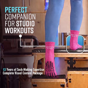 Calcetines de Pilates BiLu Antideslizantes con Punta Acolchada, Material Personalizado, Marca Privada, Probados por Intertek, Fabricante Directo con Certificación BSCI - Product Image 1