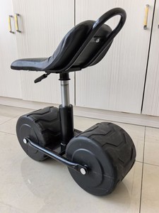 Chaise de jardin à roulettes noire d'une capacité de 100kg et chariot à outils chariot à siège roulant industriel étiquette TC1411 - Product Image 2