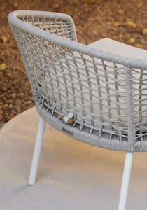 Ensemble de chaises modernes en aluminium pour l'extérieur, avec cadre en alliage d'aluminium et assise en corde tressée imperméable - Product Image 3
