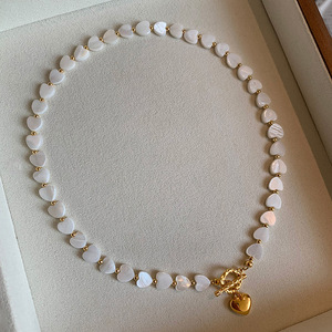 Collier élégant et simple en perles de coquillages naturels en forme de <span class=keywords><strong>cœur</strong></span> avec fermoir OT pour femme, bijou tendance, cadeau - Product Image 1