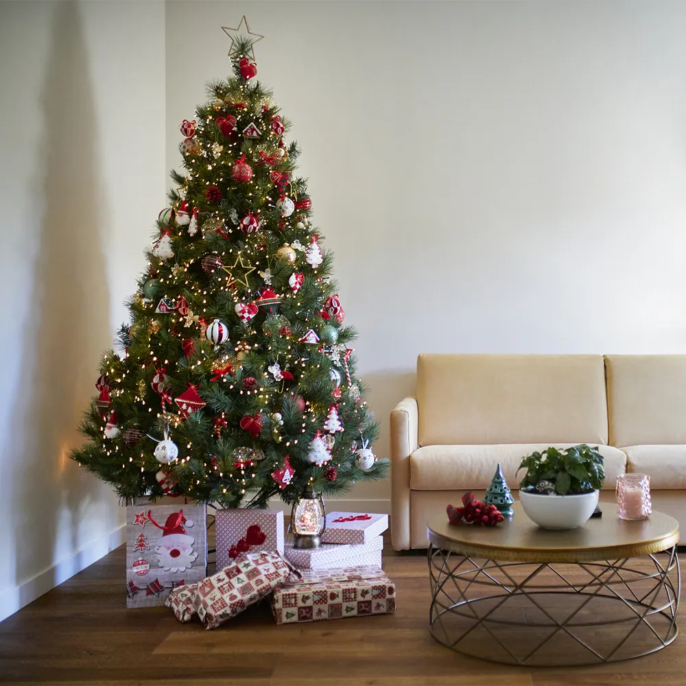 شجرة عيد الميلاد الاصطناعية المُضاءة مسبقًا عالية الجودة للتزيين والحفلات وعيد الميلاد ذات اللون الأخضر والبولي فينيل كلوريد 7.5 قدمًا إلى 9 قدمًا بسعر الجملة من المصنع