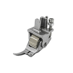Pied presseur à rouleaux A10 en acier inoxydable pour machine à coudre à plat, outil de pliage à quatre volets avec roues anti-torsion - Product Image 2