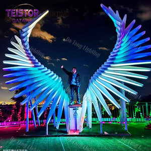 Lumières d'ailes de plumes blanches chaudes pour Noël, qui apportent une ambiance festive élégante aux hôtels, jardins, places publiques et espaces événementiels - Product Image 4