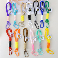 Accessoire de téléphone en peluche courte professionnelle, assortiment de couleurs, logo personnalisé, porte-clés, cordon en polyester personnalisé, lanière.