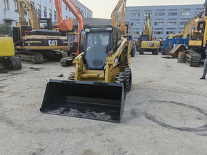 Chargeuse compacte sur chenilles CAT 226B certifiée CE EPA pour l'aménagement paysager, la construction et l'agriculture - Product Image 4