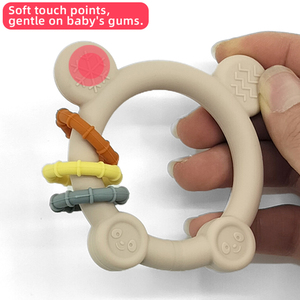 Jouet de dentition pour bébé en silicone sans BPA personnalisé, forme de dessin animé, coffret cadeau - 6 couleurs, âges 0-24 mois, sûr, doux, à mâcher, sensoriel, unisexe - Product Image 3
