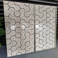 Plafonds suspendus en aluminium personnalisés avec panneaux et dalles décoratives