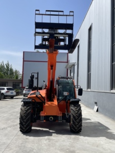 Manipulador Telescópico Todoterreno Shanneng TH735 de 7.35m, Capacidad de Carga de 8500kg, Motor Perkins de 74KW, Fabricado en China con HDPE y Metal - Product Image 3