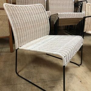 Chaises basses en rotin et osier pour l'extérieur, avec dossier en stock, design moderne à vendre - Product Image 1